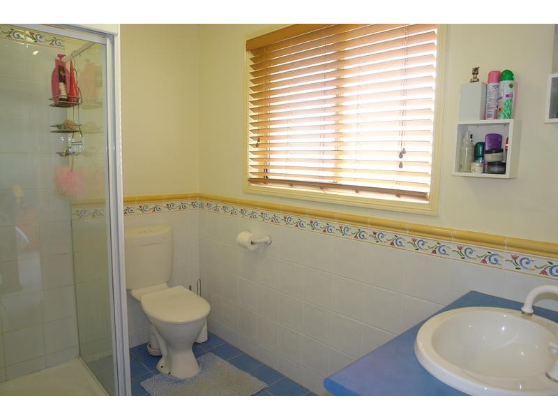 66 Gibson Cres, Bellbowrie QLD 4070